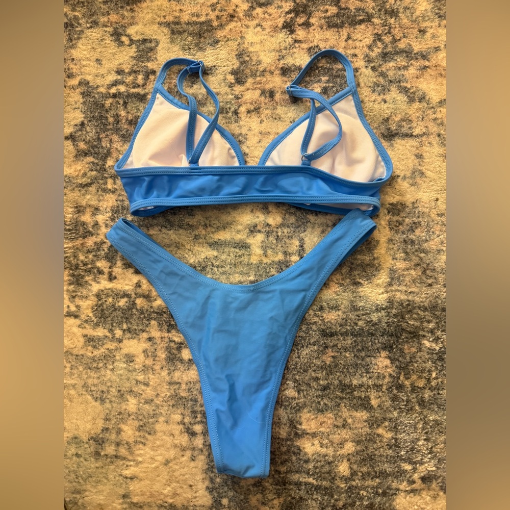 Bikini - Picture 2 of 2